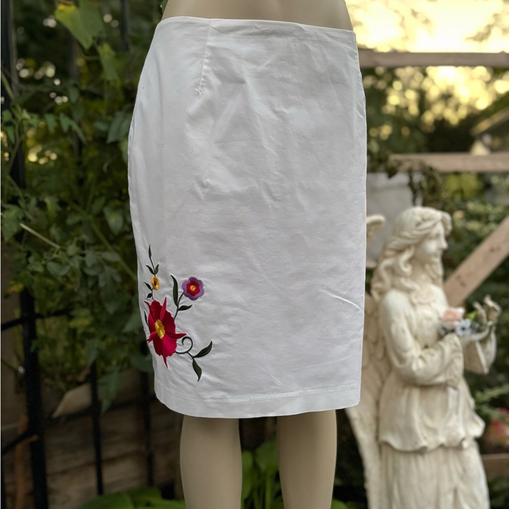 Evan Picone Classic White  Embroidered Skirt Size L